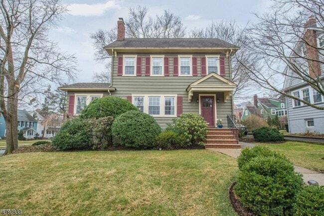 property at 2 Inness Pl