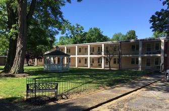 Woodside Apartments in East Hartford, CT - Building Photo - Building Photo