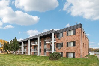 Charlton Terrace in West St. Paul, MN - Building Photo - Building Photo