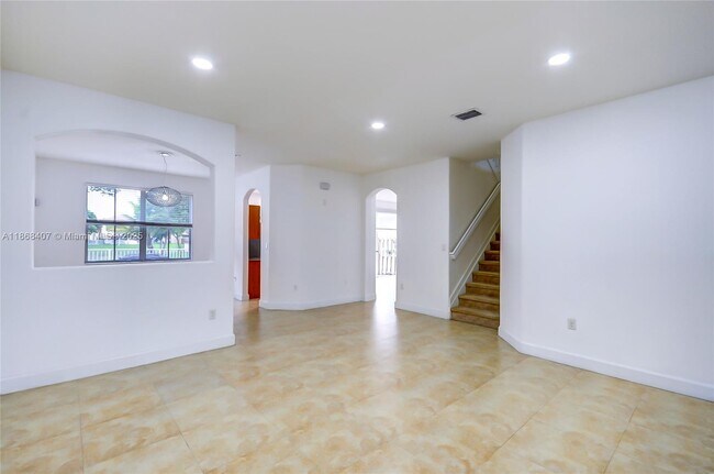 8631 NW 110th Ave in Doral, FL - Building Photo - Building Photo