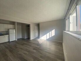 Sorrento Manor in Edmonton, AB - Building Photo