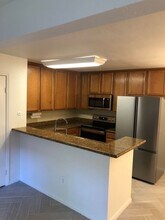 3454 Castle Glen Dr, Unit unit 131 in San Diego, CA - Foto de edificio - Building Photo