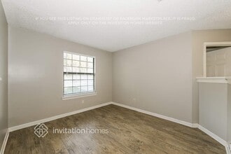 1371 High Plains Dr W in Jacksonville, FL - Foto de edificio - Building Photo