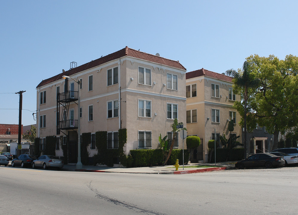 672 N Kenmore Ave in Los Angeles, CA - Building Photo