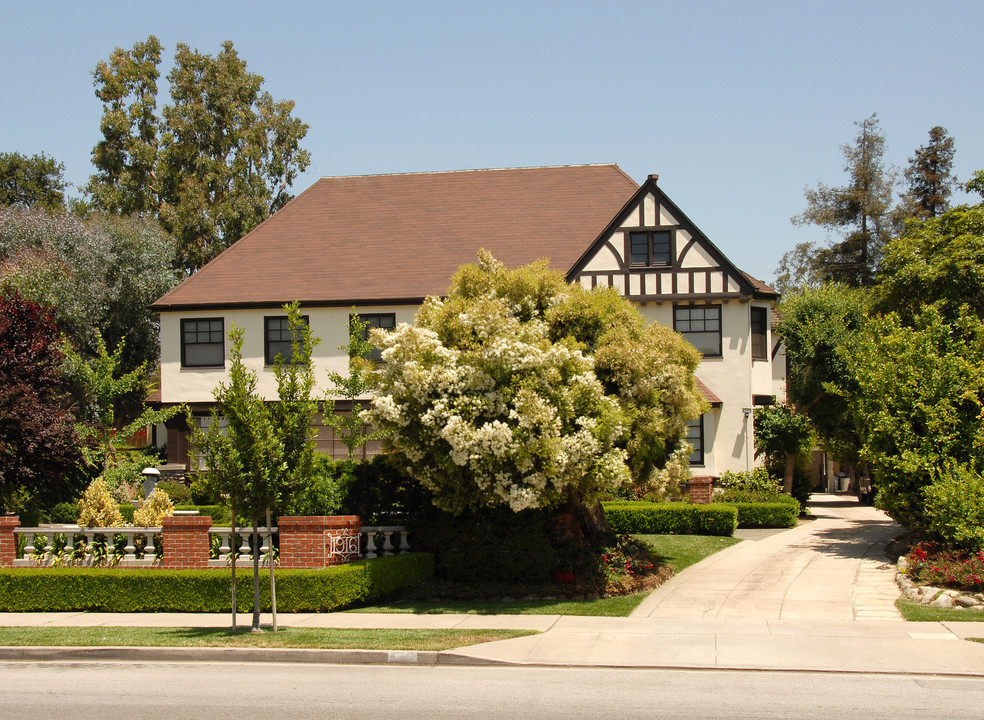 1916 Huntington Dr in South Pasadena, CA - Building Photo