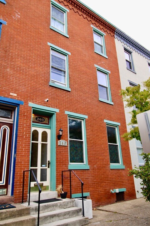 260 North St in Harrisburg, PA - Building Photo
