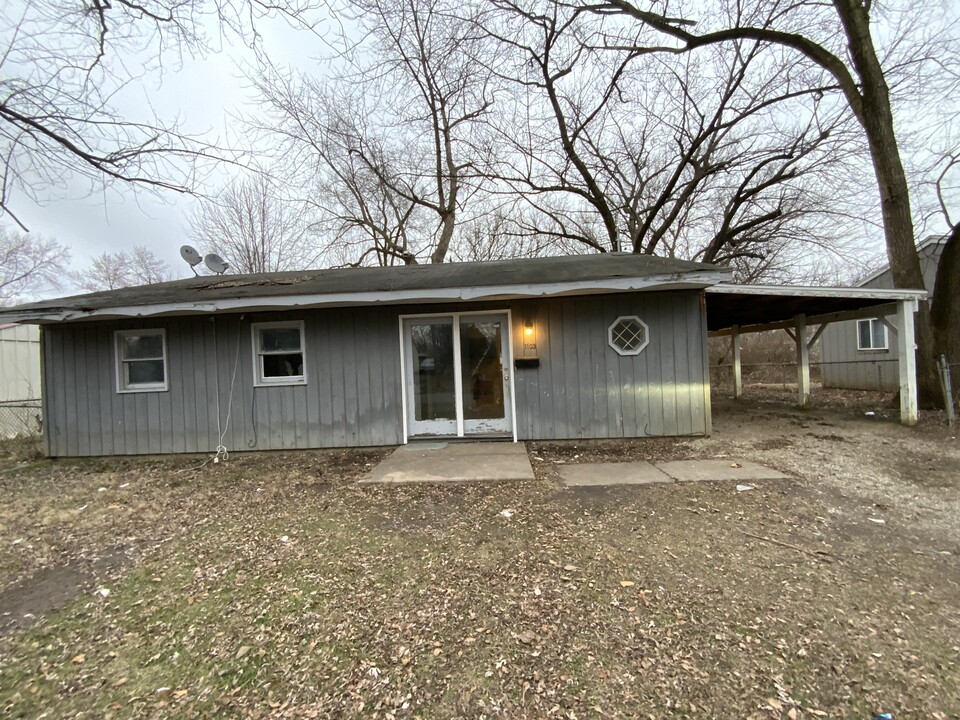 1103 Koehn Dr in Danville, IL - Building Photo