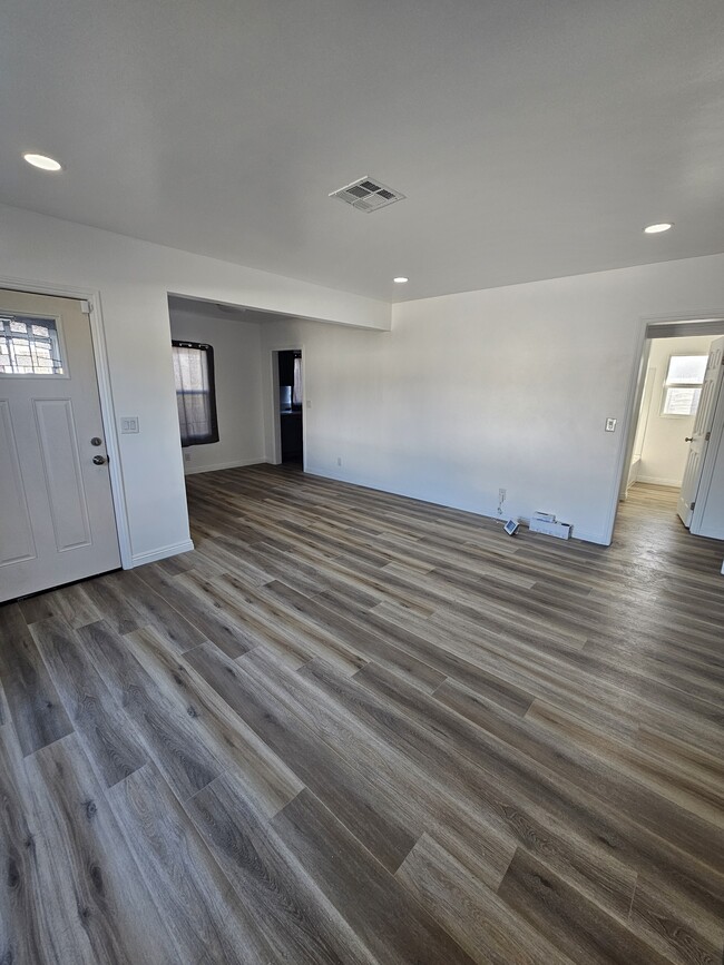 3968 Platt Ave in Lynwood, CA - Foto de edificio - Building Photo