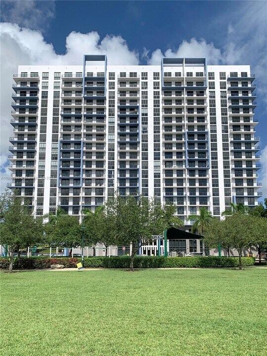 5350 NW 84th Ave, Unit 1009 in Doral, FL - Building Photo