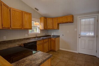 1616 E Main St in Kerrville, TX - Building Photo - Building Photo