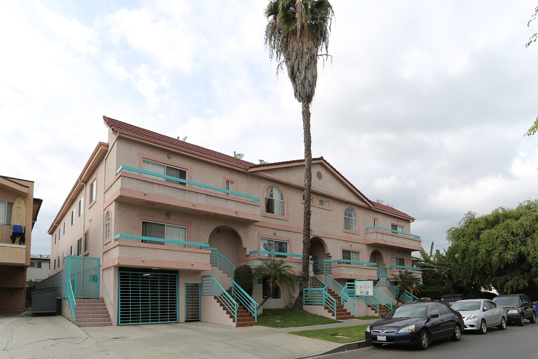 Luxury Apartments in Los Angeles, CA - Building Photo