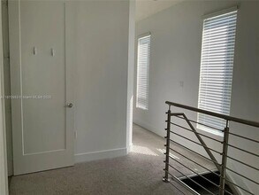 10265 NW 63rd Terrace in Doral, FL - Building Photo - Building Photo
