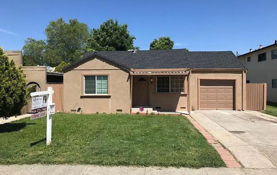 2091 15th Ave in Sacramento, CA - Building Photo