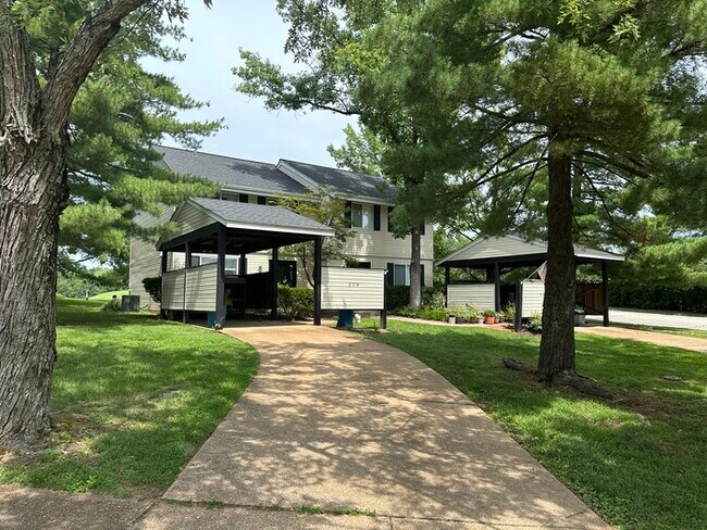509 Briarhill Ct in Ballwin, MO - Building Photo - Building Photo