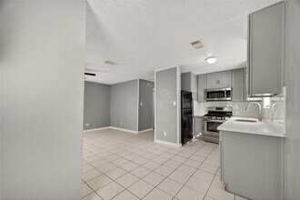8814 Manus St, Unit 02K in Houston, TX - Building Photo - Building Photo