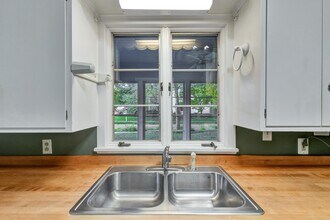 202 W Indiana Ave in Urbana, IL - Building Photo - Building Photo