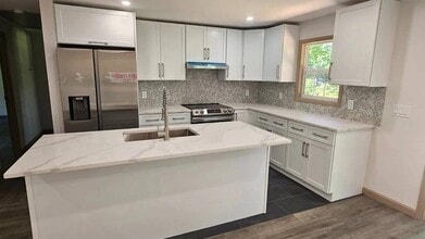 5671 NY-9H in Hudson, NY - Building Photo - Building Photo