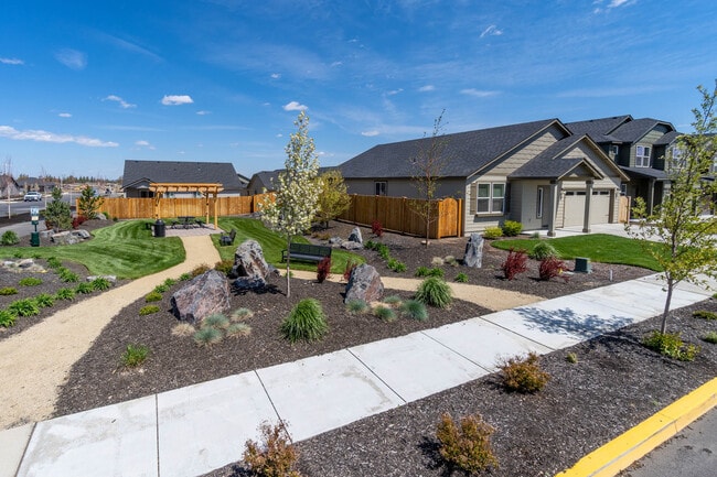 3667 SW Pumice Stone Ave in Redmond, OR - Building Photo - Building Photo