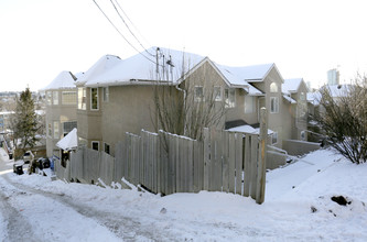 402 2nd Ave NE in Calgary, AB - Building Photo - Building Photo