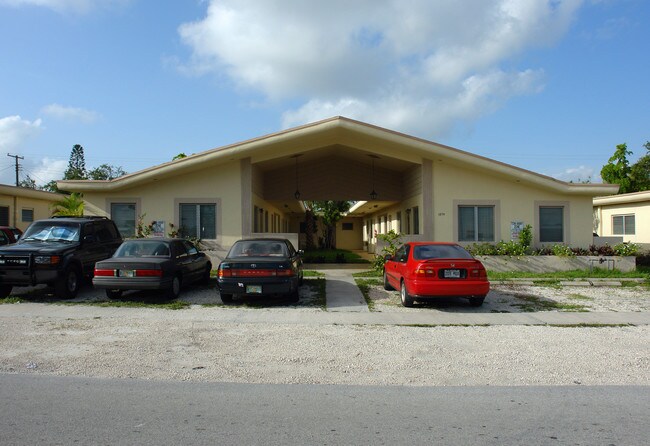 1270 NE 139th St in North Miami, FL - Building Photo - Building Photo