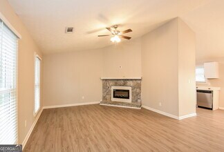 6924 Hickory Log Rd in Austell, GA - Building Photo - Building Photo