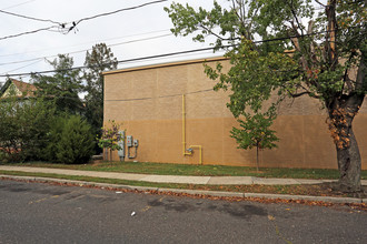 24 High St in Woodbury, NJ - Building Photo - Building Photo