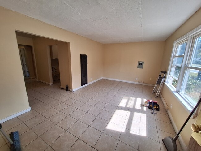 1743 Sonne Ave, Unit Apt. #2 in Louisville, KY - Foto de edificio - Building Photo