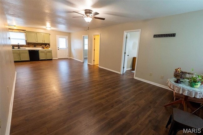 1136 Amanda St in St James, MO - Building Photo - Building Photo
