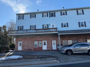 12 S Main St, Unit L3 in Millbury, MA - Foto de edificio - Building Photo