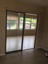 805 Foresteria Dr, Unit B in West Palm Beach, FL - Foto de edificio - Building Photo