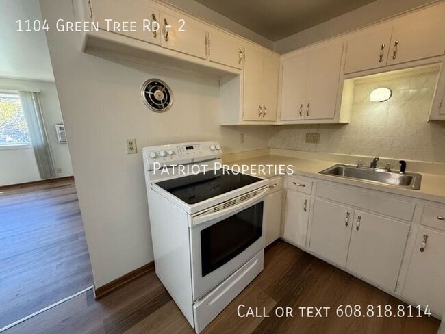1104 Green Tree Rd