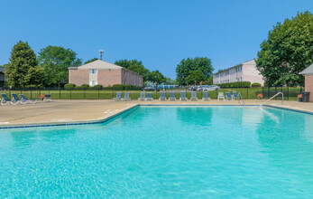 Stoneybrooke Apartments in Canton, MI - Building Photo - Building Photo