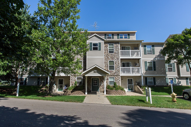 Parkcrest Apartments in Wyoming, MI - Building Photo - Building Photo