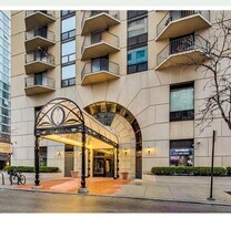 70 W Huron St, Unit 2401 in Chicago, IL - Building Photo