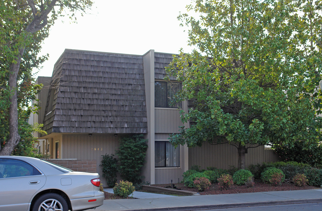 1043 39th St in Sacramento, CA - Foto de edificio