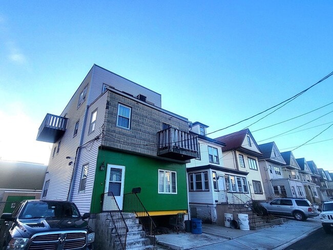 property at 22 Wegman Ct