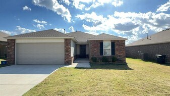 1925 Timber Dale Dr in Shawnee, OK - Building Photo