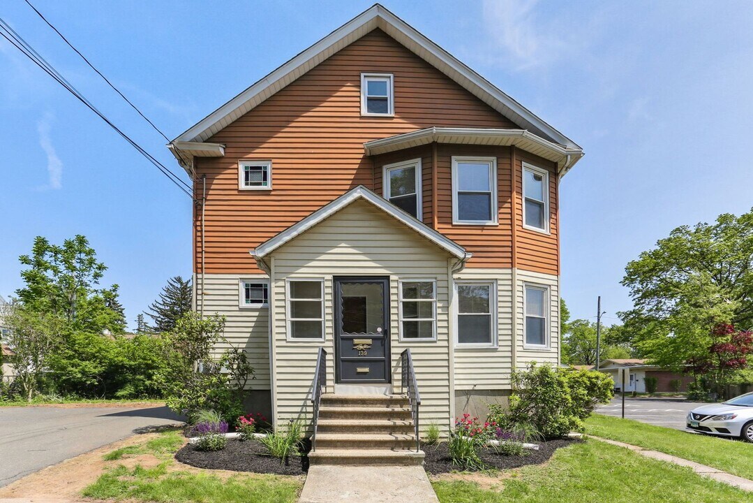139 Albany Ave in New Britain, CT - Building Photo