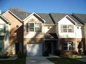 196 Brookview Dr in Riverdale, GA - Building Photo