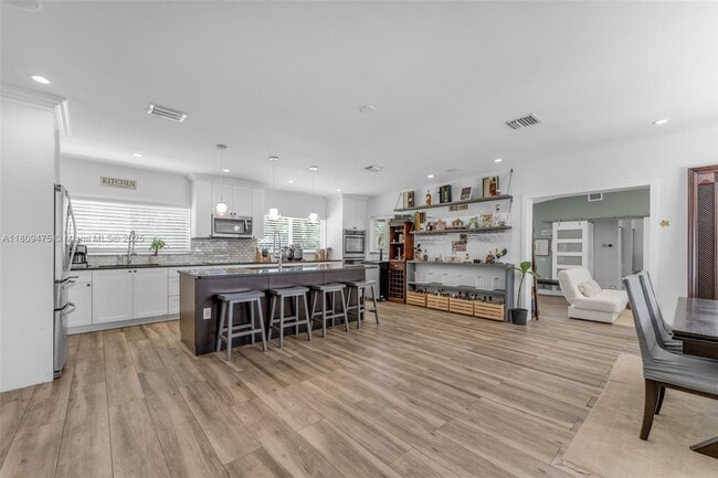 19050 SW 144th Ave in Miami, FL - Foto de edificio - Building Photo