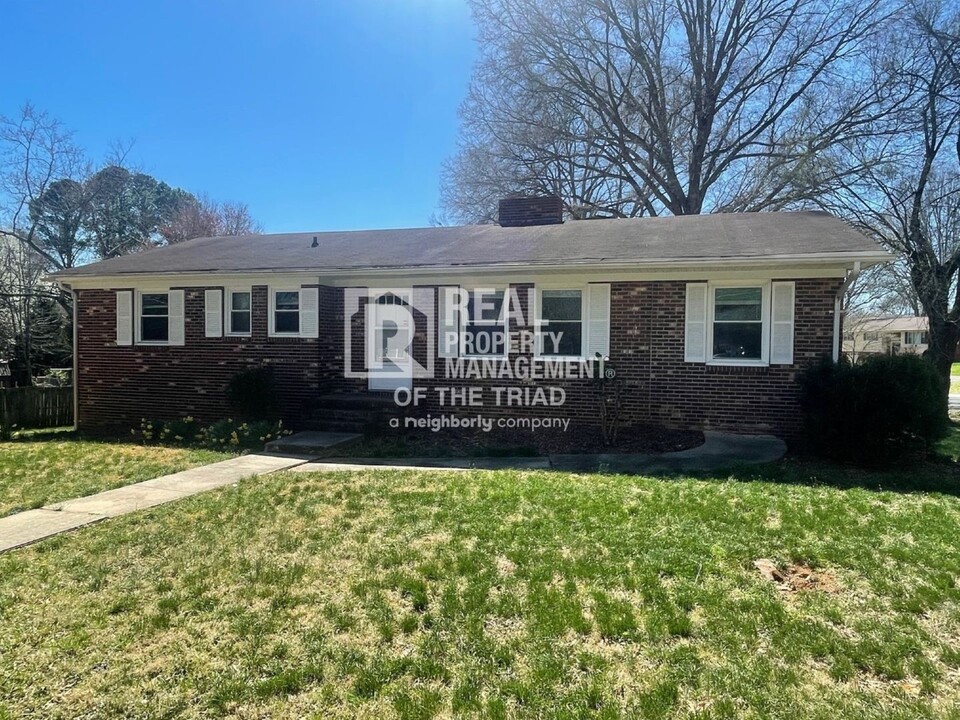 2020 Independence Rd in Winston-Salem, NC - Building Photo