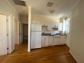 5 Bishop Allen Dr, Unit 3 in Cambridge, MA - Foto de edificio - Building Photo