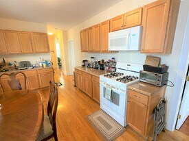 15 Sargent Ave, Unit 1 in Somerville, MA - Building Photo