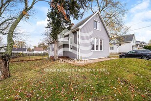 1120 W McClure Ave in Peoria, IL - Building Photo