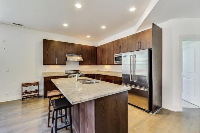 property at 5771 N Ridge Ave
