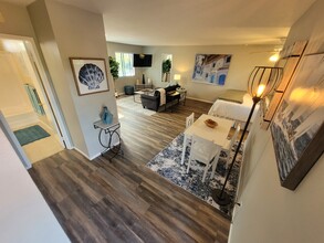 3765 Pio Pico St, Unit Wooded Area Guest House in San Diego, CA - Foto de edificio - Building Photo