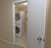 7725 Meadow Park Dr, Unit 106 in Dallas, TX - Building Photo