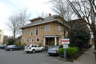 2229 NW Everett St in Portland, OR - Foto de edificio - Building Photo