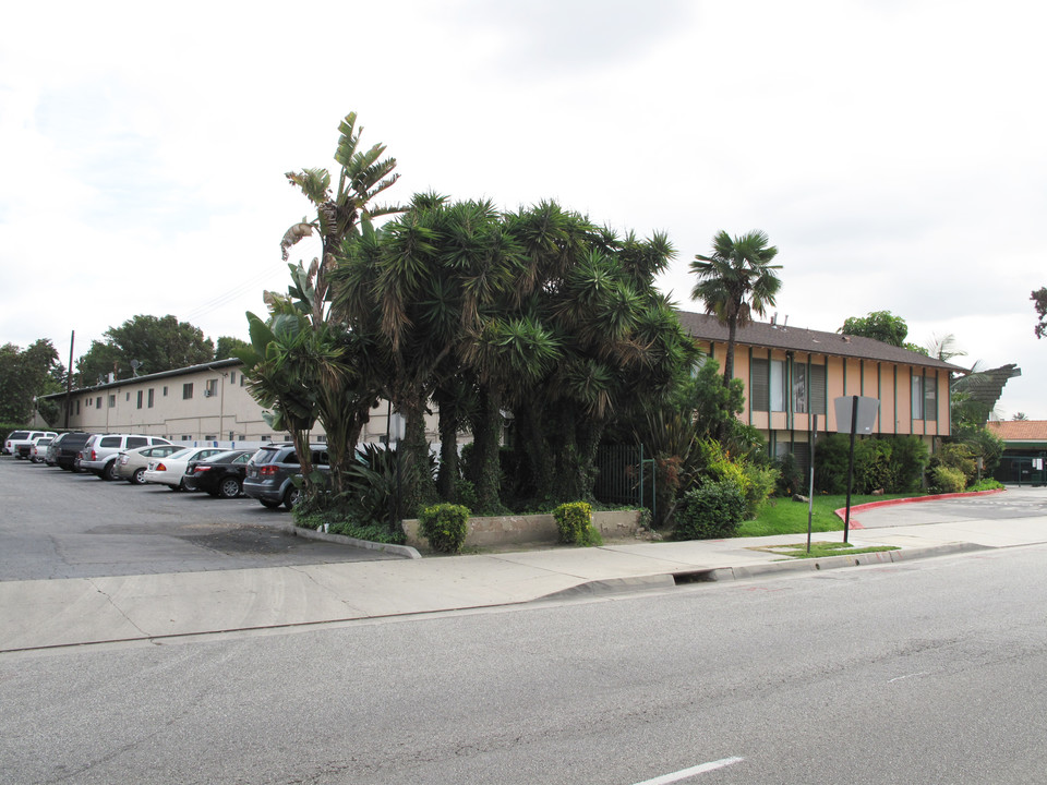 Garden View in Santa Fe Springs, CA - Foto de edificio