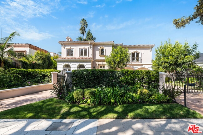 915 N Rexford Dr in Beverly Hills, CA - Building Photo - Building Photo